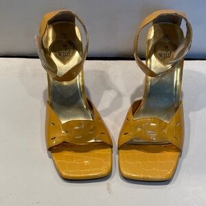Vintage 1990s Wild Rose Yellow Crocodile-look Patent Leather Sandals